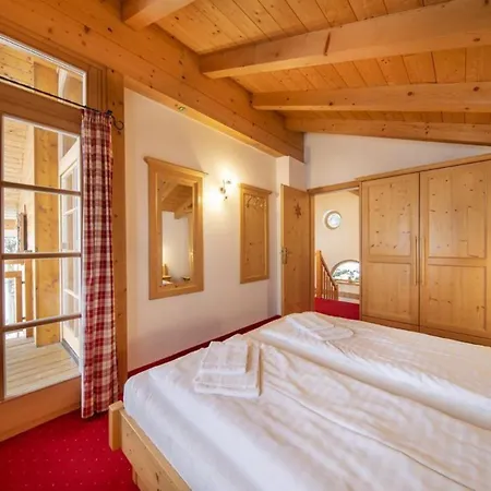 Schoeneben Sonnenwende Wald im Pinzgau